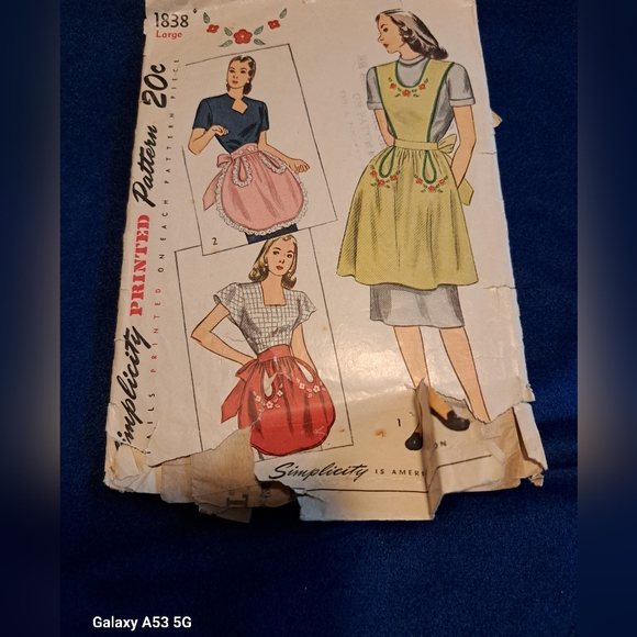 4 Vtg Unused Apron Patterns - Picture 5 of 5